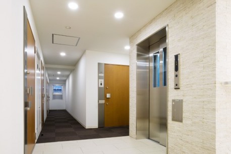 エレベーター前