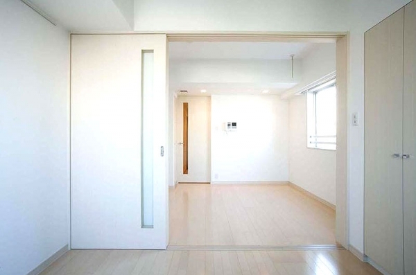 室内：玄関側02