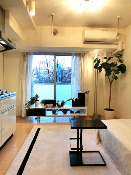 室内:バルコニー側